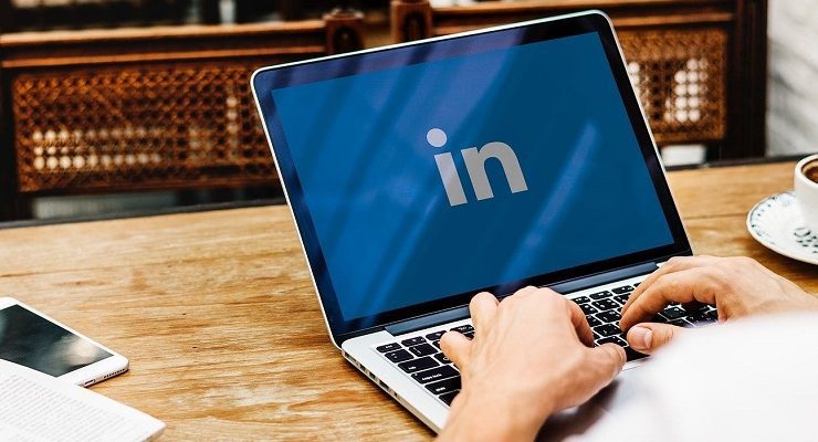 كيفية نشر المقالات في لينكد ان ومشاركتها مع الأخرين على الموقع أو وسائل التواصل الأخرى