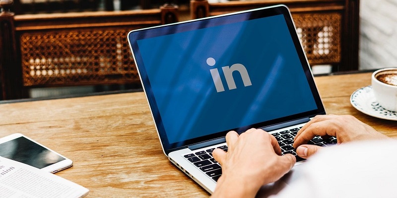 كيفية نشر المقالات في لينكد ان ومشاركتها مع الأخرين على الموقع أو وسائل التواصل الأخرى