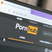 المحتوى الإباحي