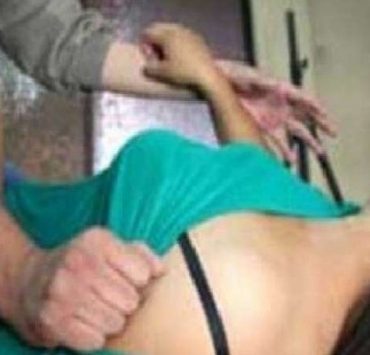 يغتصب زميلته فاقدة الوعي في حمام الكلية في احتفالية اليوبيل ... الفضي