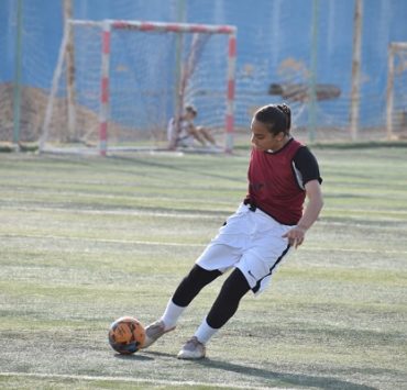 بحيرة سبوتد.. “قطعة من المريخ انتقلت للأرض لديها قدرة على علاج الأمراض” لاعبة كرة قدم