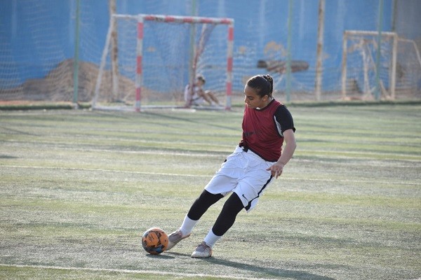 لاعبة كرة قدم