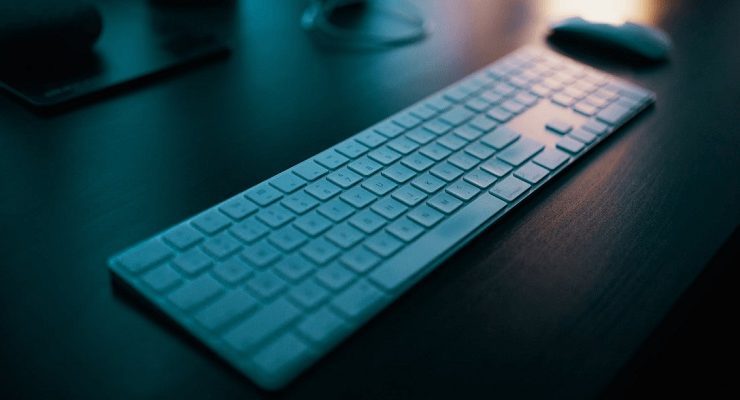 كيفية توصيل لوحة مفاتيح لاسلكية بالكمبيوتر بنظامي تشغيل ويندوز أو ماك