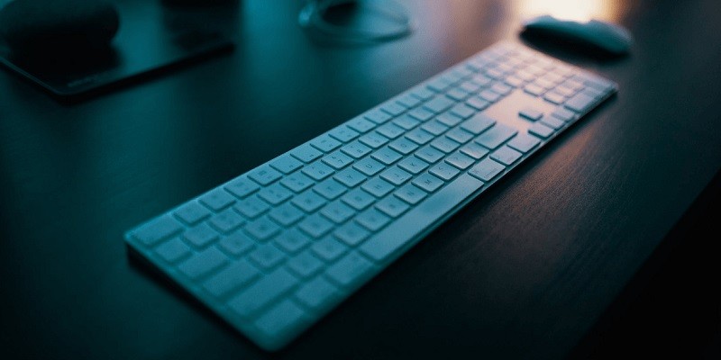 كيفية توصيل لوحة مفاتيح لاسلكية بالكمبيوتر بنظامي تشغيل ويندوز أو ماك