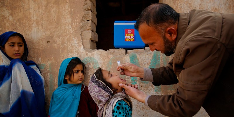 كيف لعبت المخابرات الأمريكية دور كبير في انتشار شلل الأطفال في باكستان؟ شلل الأطفال