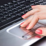 الطرق المختلفة لكيفيات حل مشكلة لوحة اللمس في اللابتوب