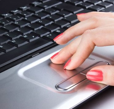 الطرق المختلفة لكيفيات حل مشكلة لوحة اللمس في اللابتوب