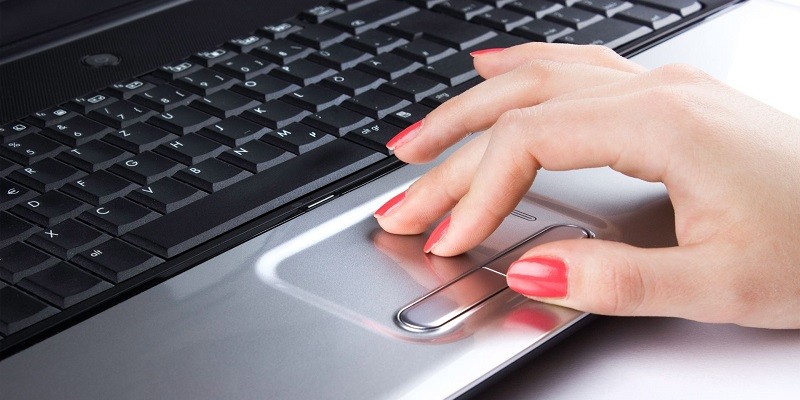 الطرق المختلفة لكيفيات حل مشكلة لوحة اللمس في اللابتوب