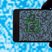 حماية الهاتف من الاختراق ... ما يجب فعله وما يجب تجنبه لحماية هاتفك وبياناتك الحساسة