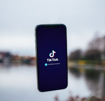 نصائح تساعدك على توثيق حسابك تيك توك الخاص بك