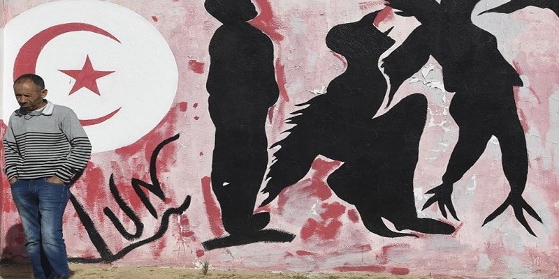 تفاصيل الأزمة التونسية الجارية .. كيف بدأ صراع المؤسسات الذي فجر المظاهرات ضد النظام الأزمة التونسية