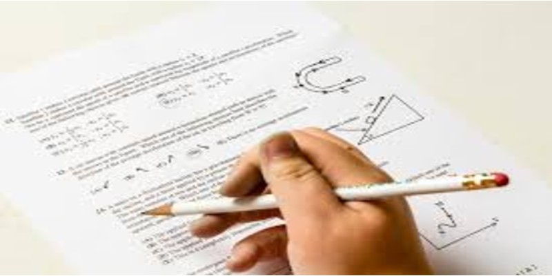 متى تنتهي أزمات الامتحانات مع مواجهتنا للكورونا؟ الامتحانات