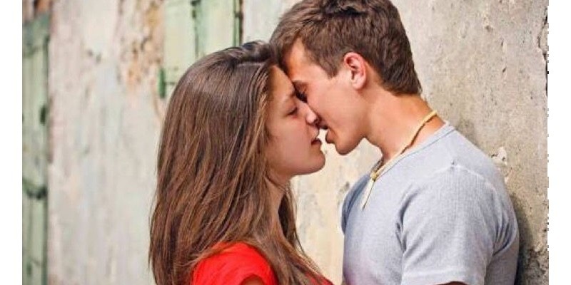 ماذا يحدث للجسد لحظة القبلة ؟ .. لن تصدق القبلة