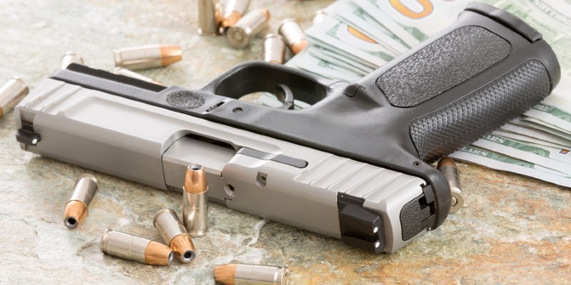 متهم بالاغتصاب يستأجر قاتلين لقتل ضحيته لتفشل الخطة ويقتلوا سيدتين أخريتين منهما اخته الاغتصاب