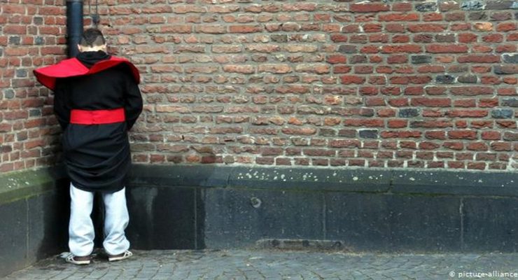 التبول بالشوارع