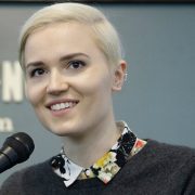 فيرونيكا روث