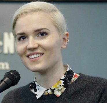 فيرونيكا روث