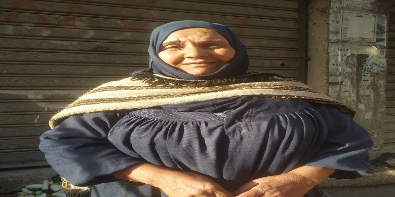 “الحاجة رابعة” ربت أولادها من “بيع الخضار”:مسمعتش عن يوم المرأة لكن بحلم بالستر ومشروع لولادي الحاجة رابعة