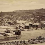 الوطن حفنة من تراب