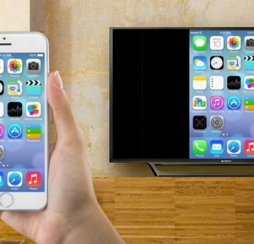 توصيل هاتف ايفون بالتليفزيون ... الطرق السلكية أو اللاسلكية لتوصيل هاتفك بشاشة كبيرة
