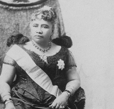 وانتصر الفستان .. يا مصر حلوة ولابسه جديد الفستان