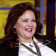 الفنانة دلال عبدالعزيز