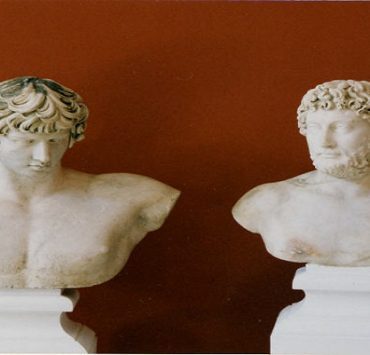 الامبراطور هادريان وأنطونيوس