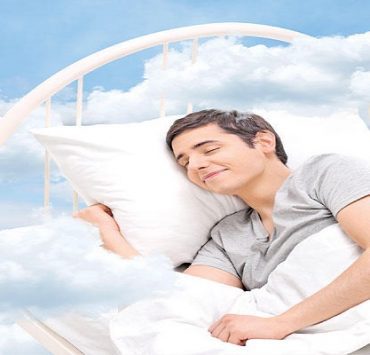 نضال الأحمدية ومدرسة الصحافة الرخيصة الأحلام