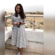 فتاة الفستان