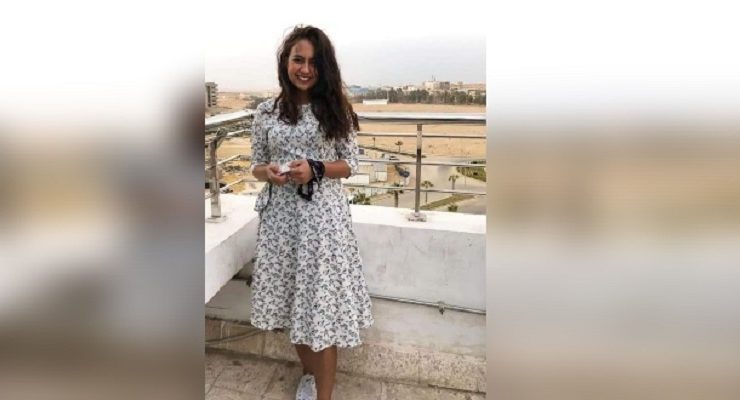 فتاة الفستان