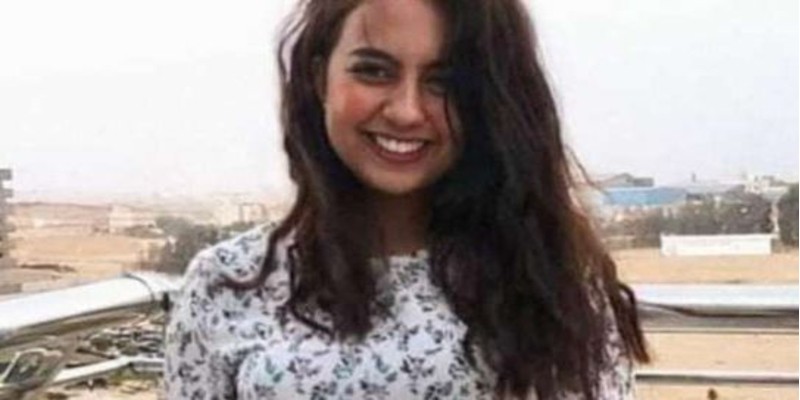 فتاة الفستان