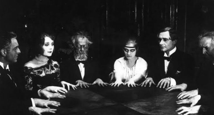 التواصل مع الموتى