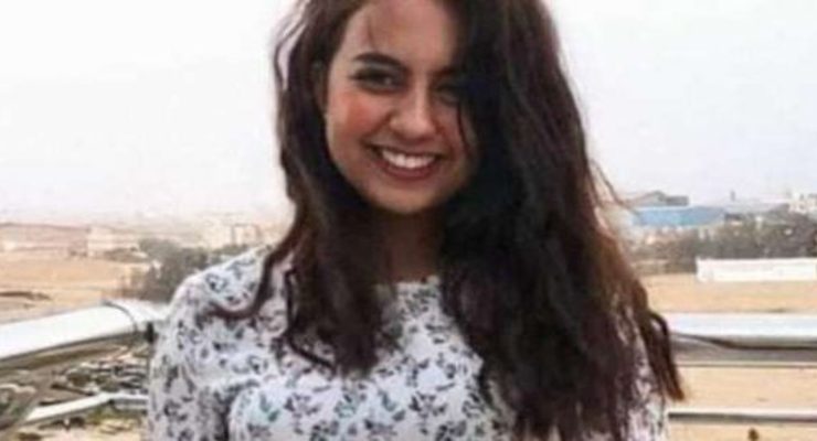 فتاة الفستان