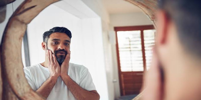 اكتئاب منتصف العمر خطر يهدد حياتنا.. لماذا نمر به وما هي طرق علاجه؟ اكتئاب منتصف العمر