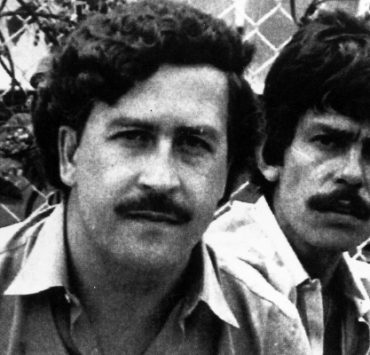 ظهور مبنى مهجور على شاطئ بالسلفادور فجأة بابلو اسكوبار