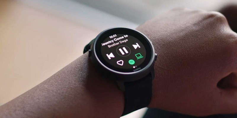 كيفية تحميل الأغاني على الساعة الذكية عبر YouTube Music وSpotify