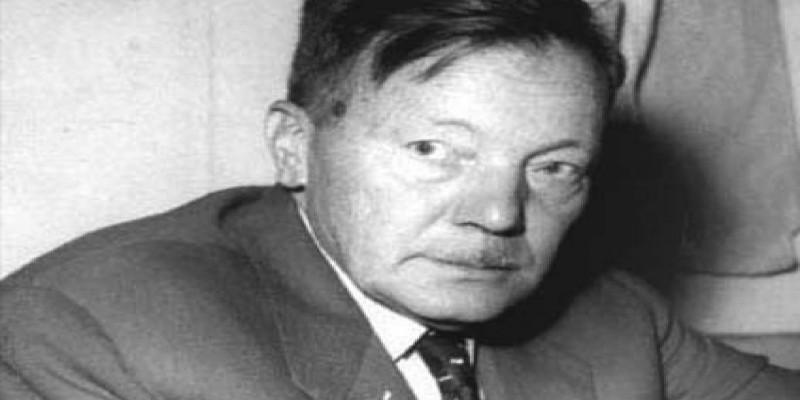 نظرة وكنت أحسبها سلام وتمر قوام.. ما فعله بيرم التونسي بيرم