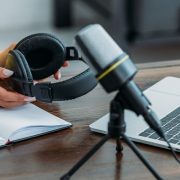 الدليل الكامل لكيفية تحسين الصوت في البودكاست