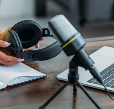الدليل الكامل لكيفية تحسين الصوت في البودكاست