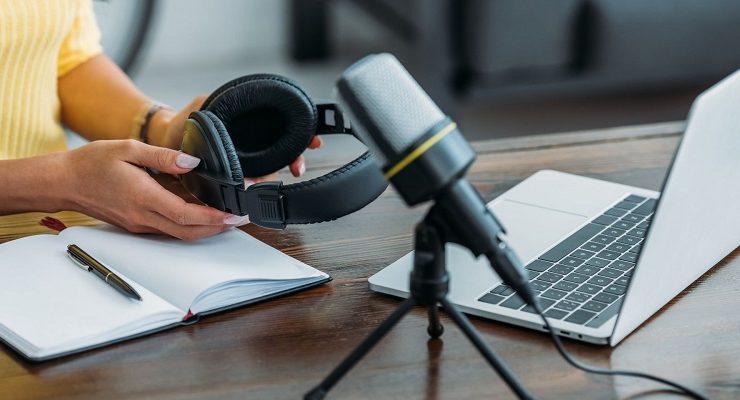 الدليل الكامل لكيفية تحسين الصوت في البودكاست