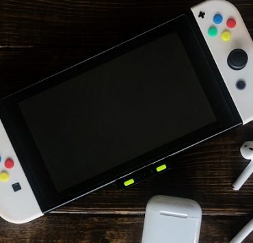 كيفية توصيل سماعات AirPods بجهاز Nintendo Switch باستخدام تحديث المنصة الجديد