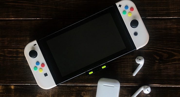 كيفية توصيل سماعات AirPods بجهاز Nintendo Switch باستخدام تحديث المنصة الجديد