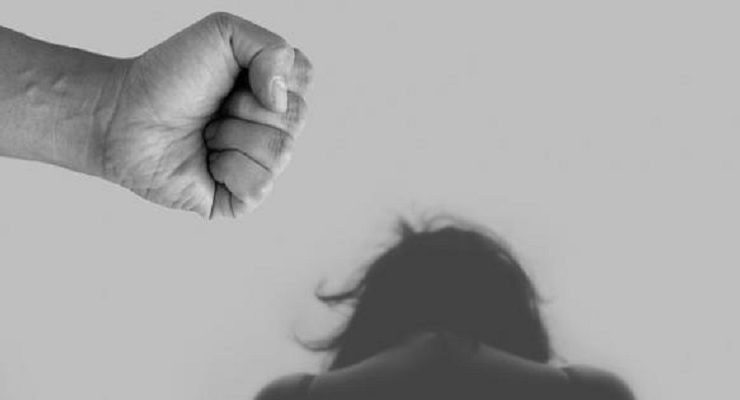 ضرب الرجال زوجاتهم