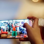 تصوير الفيديو على الهاتف سريعًا على هواتف اندرويد أو iOS