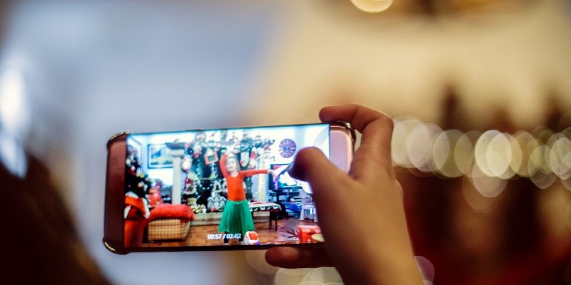 تصوير الفيديو على الهاتف سريعًا على هواتف اندرويد أو iOS