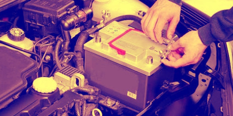 بطارية السيارة