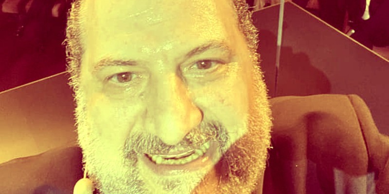 متى يتوقف خالد الصاوي عن "دعك" اسمه بالأرض؟