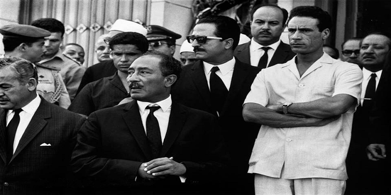السادات في جنازة عبد الناصر