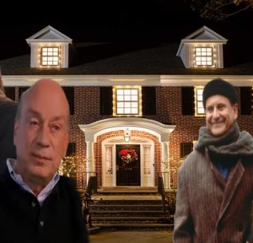 بيت فيلم وحدي في المنزل