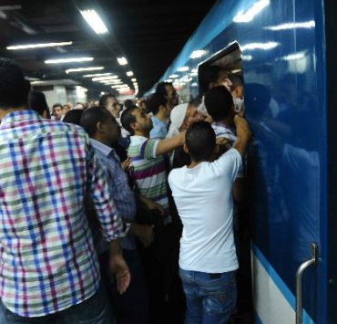 كيف تعلمت أن أكف عن الأرق بالنوم على صوت الغسالة المصري أفندي